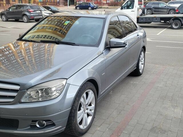 Сірий Мерседес Ц-Клас, об'ємом двигуна 2.1 л та пробігом 238 тис. км за 11500 $, фото 1 на Automoto.ua