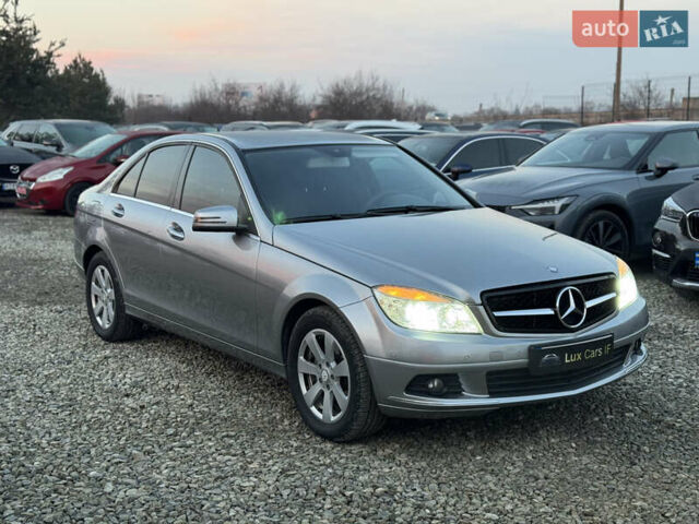 Серый Мерседес Ц-Класс, объемом двигателя 2.14 л и пробегом 243 тыс. км за 10900 $, фото 1 на Automoto.ua