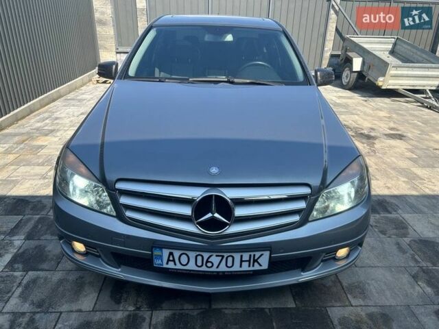 Серый Мерседес Ц-Класс, объемом двигателя 2.1 л и пробегом 285 тыс. км за 10800 $, фото 1 на Automoto.ua