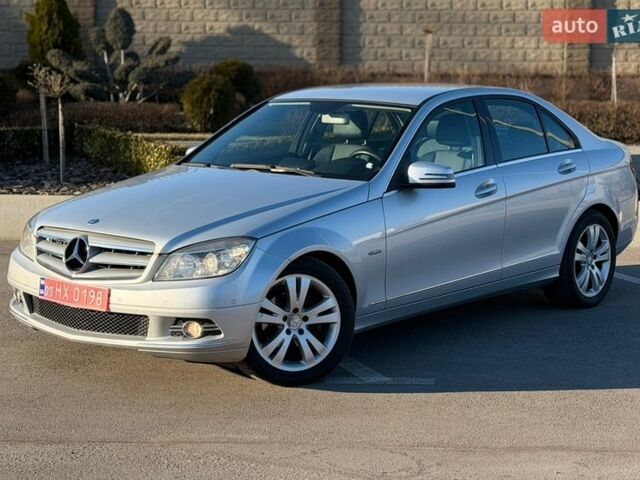 Сірий Мерседес Ц-Клас, об'ємом двигуна 1.8 л та пробігом 203 тис. км за 9999 $, фото 1 на Automoto.ua