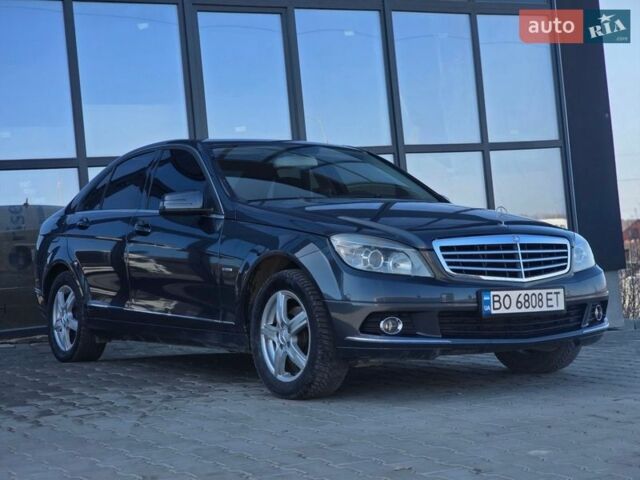 Серый Мерседес Ц-Класс, объемом двигателя 2.2 л и пробегом 276 тыс. км за 9999 $, фото 1 на Automoto.ua