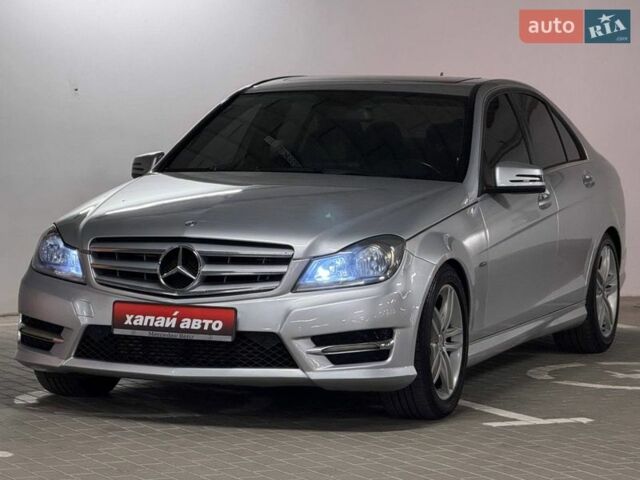 Сірий Мерседес Ц-Клас, об'ємом двигуна 1.8 л та пробігом 236 тис. км за 10000 $, фото 1 на Automoto.ua