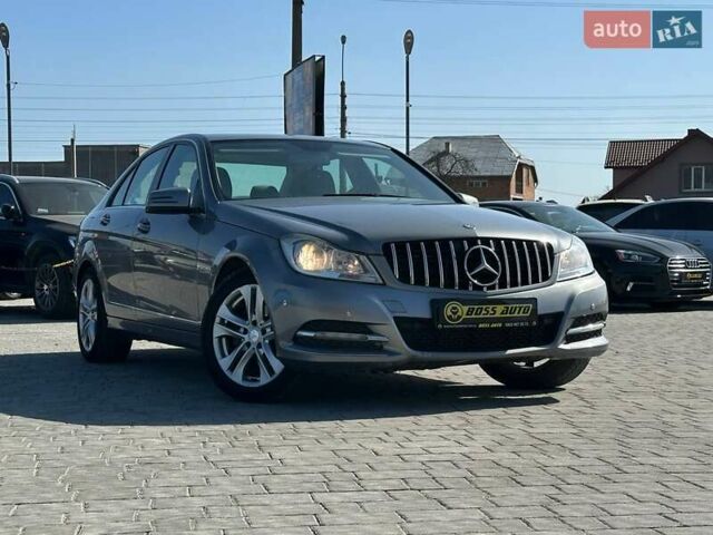 Сірий Мерседес Ц-Клас, об'ємом двигуна 2.15 л та пробігом 243 тис. км за 10800 $, фото 1 на Automoto.ua