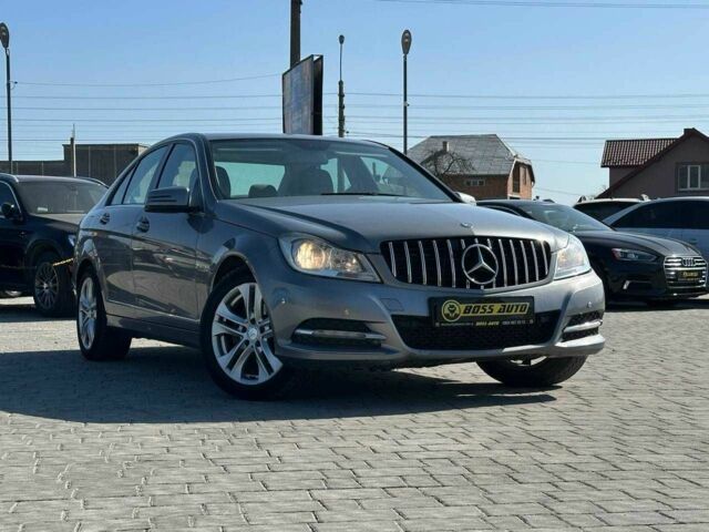 Серый Мерседес Ц-Класс, объемом двигателя 0 л и пробегом 243 тыс. км за 10800 $, фото 1 на Automoto.ua