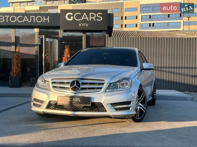 Серый Мерседес Ц-Класс, объемом двигателя 3 л и пробегом 239 тыс. км за 11500 $, фото 1 на Automoto.ua