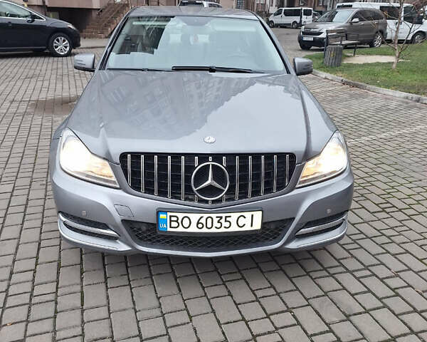 Серый Мерседес Ц-Класс, объемом двигателя 2.15 л и пробегом 243 тыс. км за 10900 $, фото 1 на Automoto.ua