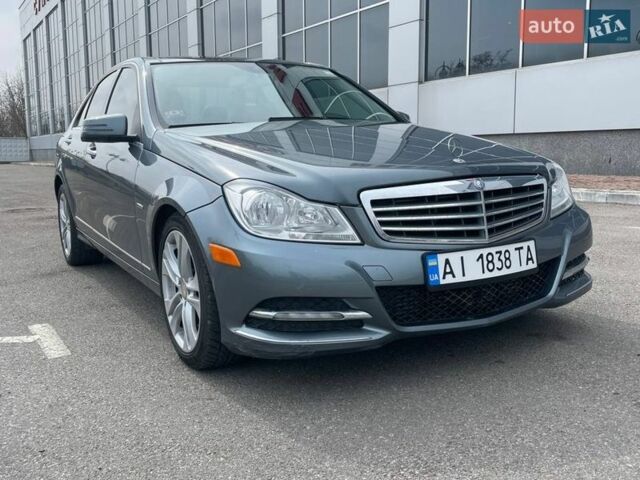 Сірий Мерседес Ц-Клас, об'ємом двигуна 1.8 л та пробігом 182 тис. км за 9899 $, фото 1 на Automoto.ua