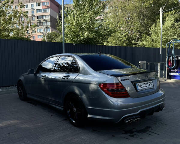 Серый Мерседес Ц-Класс, объемом двигателя 3 л и пробегом 195 тыс. км за 14500 $, фото 1 на Automoto.ua
