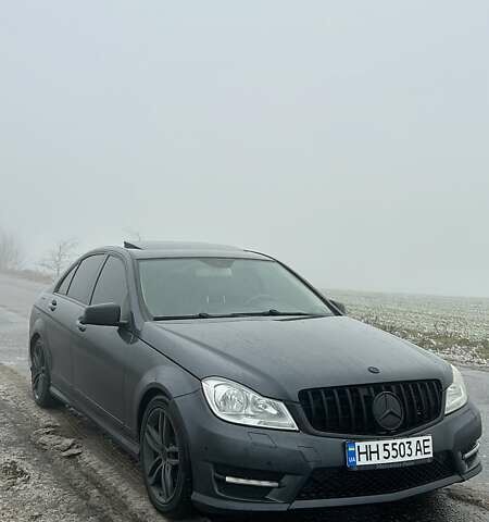 Серый Мерседес Ц-Класс, объемом двигателя 1.8 л и пробегом 185 тыс. км за 10400 $, фото 1 на Automoto.ua