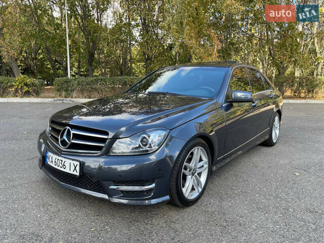 Серый Мерседес Ц-Класс, объемом двигателя 1.8 л и пробегом 180 тыс. км за 12000 $, фото 1 на Automoto.ua