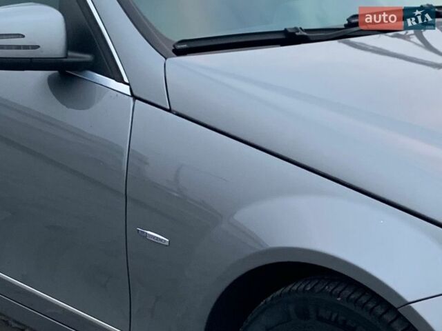 Серый Мерседес Ц-Класс, объемом двигателя 2.2 л и пробегом 315 тыс. км за 11000 $, фото 1 на Automoto.ua