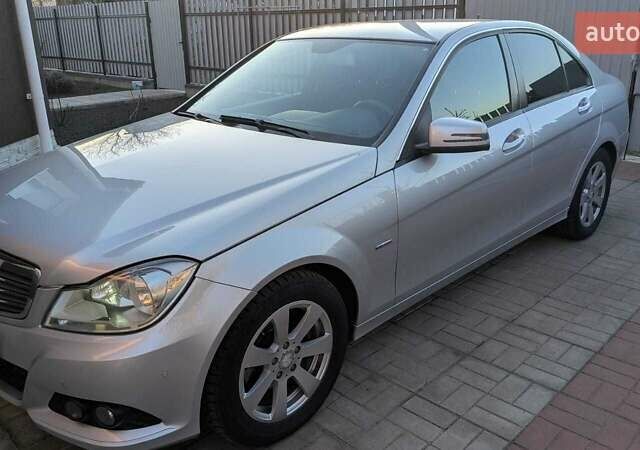 Сірий Мерседес Ц-Клас, об'ємом двигуна 2.2 л та пробігом 210 тис. км за 12000 $, фото 1 на Automoto.ua