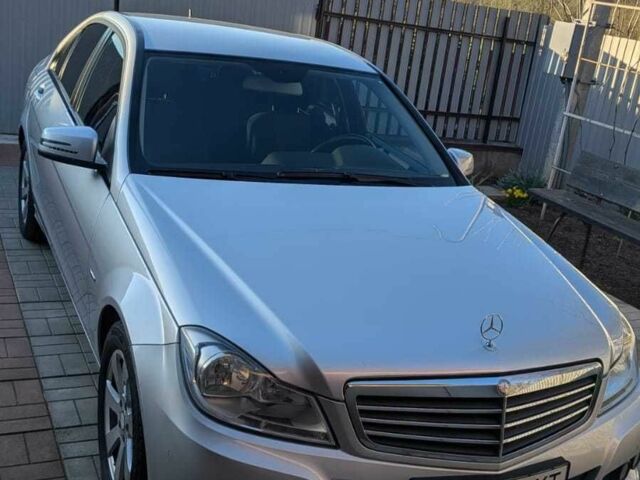Сірий Мерседес Ц-Клас, об'ємом двигуна 2.2 л та пробігом 210 тис. км за 12000 $, фото 1 на Automoto.ua