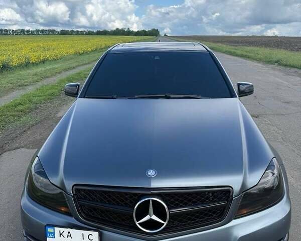 Сірий Мерседес Ц-Клас, об'ємом двигуна 1.8 л та пробігом 260 тис. км за 9200 $, фото 1 на Automoto.ua
