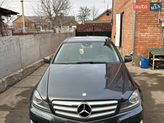 Серый Мерседес Ц-Класс, объемом двигателя 2.1 л и пробегом 281 тыс. км за 12900 $, фото 1 на Automoto.ua