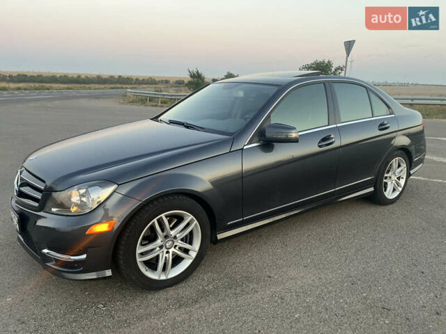 Серый Мерседес Ц-Класс, объемом двигателя 3.5 л и пробегом 129 тыс. км за 13500 $, фото 1 на Automoto.ua