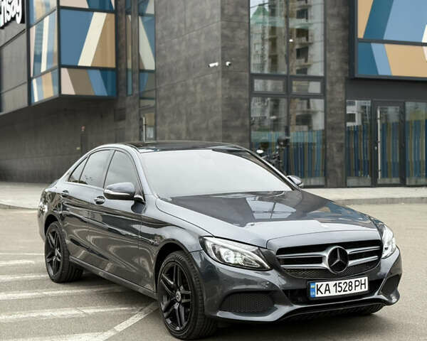 Мерседес Ц-Класс 2015 в Киеве на Automoto.ua Серый Мерседес Ц-Класс, объемом двигателя 1.99 л и пробегом 119 тыс. км за 20499 $, фото 1 на Automoto.ua