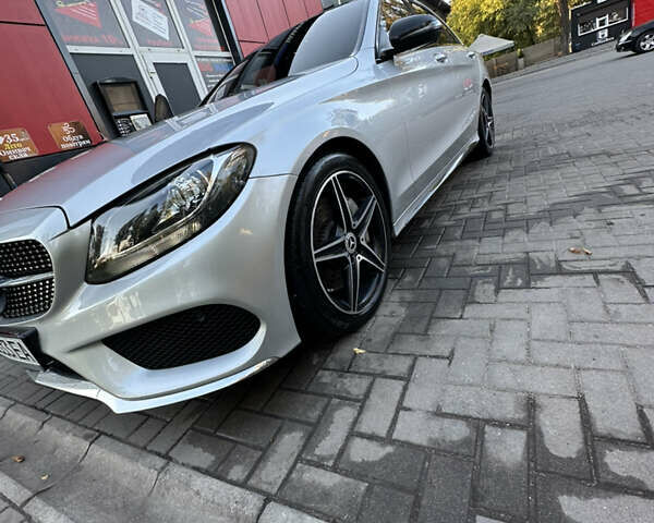 Серый Мерседес Ц-Класс, объемом двигателя 1.99 л и пробегом 122 тыс. км за 25000 $, фото 1 на Automoto.ua