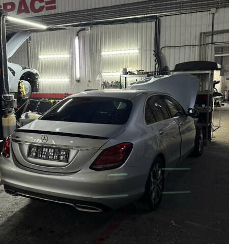 Серый Мерседес Ц-Класс, объемом двигателя 2.14 л и пробегом 144 тыс. км за 14000 $, фото 1 на Automoto.ua