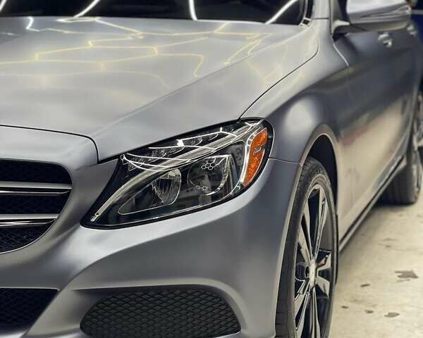 Серый Мерседес Ц-Класс, объемом двигателя 1.99 л и пробегом 109 тыс. км за 25000 $, фото 1 на Automoto.ua