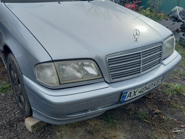 Сірий Мерседес Ц-Клас, об'ємом двигуна 2.2 л та пробігом 399 тис. км за 3500 $, фото 1 на Automoto.ua