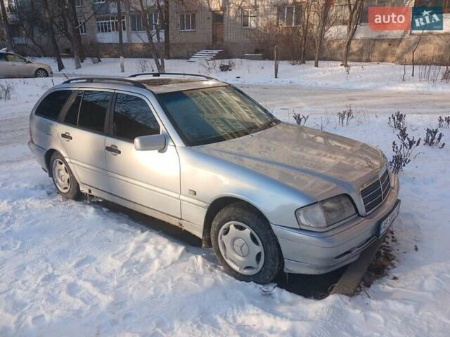 Серый Мерседес Ц-Класс, объемом двигателя 1.8 л и пробегом 360 тыс. км за 3500 $, фото 1 на Automoto.ua