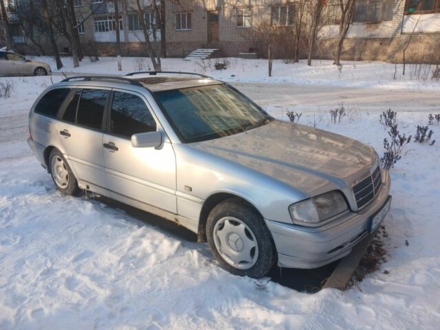 Серый Мерседес Ц-Класс, объемом двигателя 1.8 л и пробегом 360 тыс. км за 3500 $, фото 1 на Automoto.ua