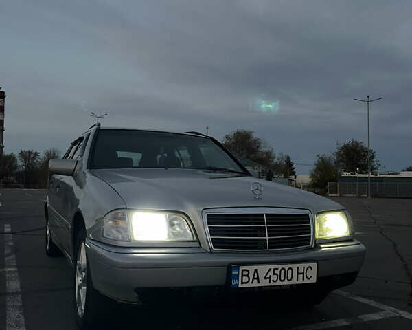Сірий Мерседес Ц-Клас, об'ємом двигуна 2.15 л та пробігом 475 тис. км за 3300 $, фото 1 на Automoto.ua