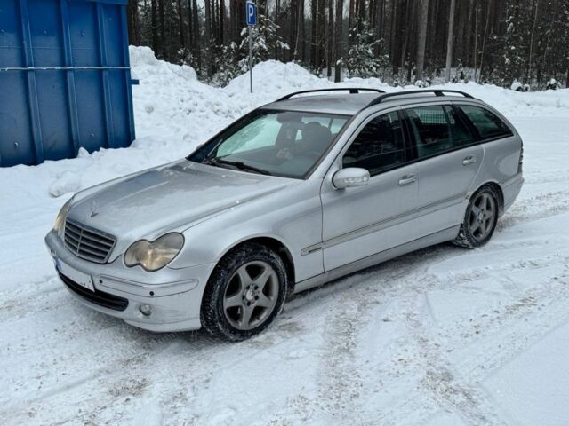 Серый Мерседес Ц-Класс, объемом двигателя 2.2 л и пробегом 300 тыс. км за 1750 $, фото 1 на Automoto.ua