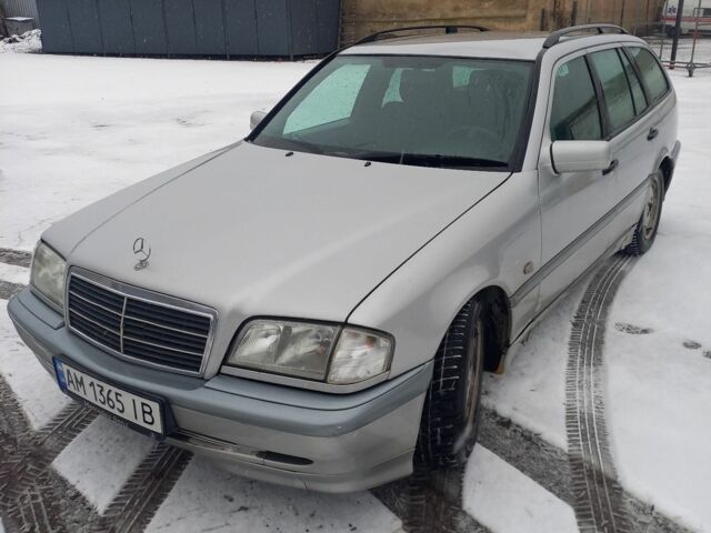 Серый Мерседес Ц-Класс, объемом двигателя 2.2 л и пробегом 300 тыс. км за 3600 $, фото 1 на Automoto.ua