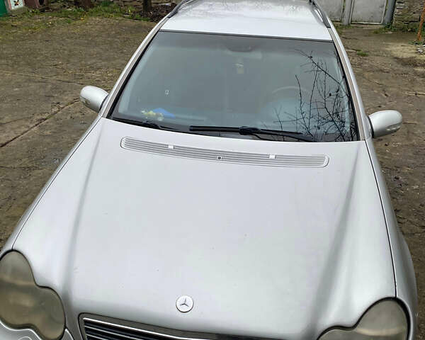 Серый Мерседес Ц-Класс, объемом двигателя 2.2 л и пробегом 384 тыс. км за 2500 $, фото 1 на Automoto.ua