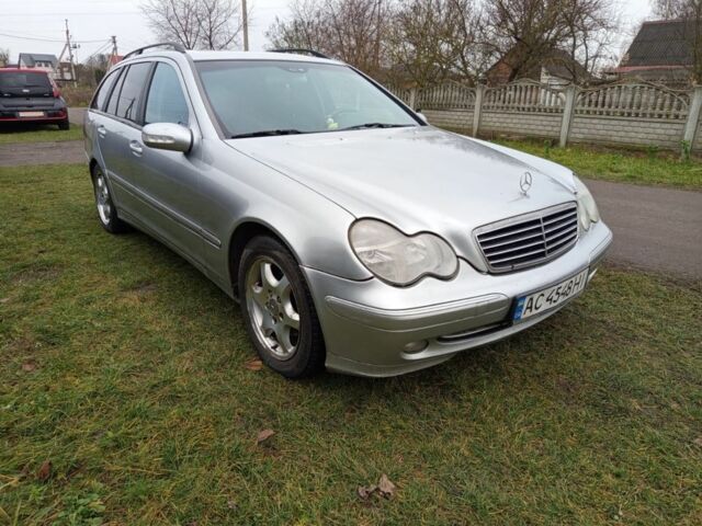 Серый Мерседес Ц-Класс, объемом двигателя 2.2 л и пробегом 340 тыс. км за 3250 $, фото 1 на Automoto.ua