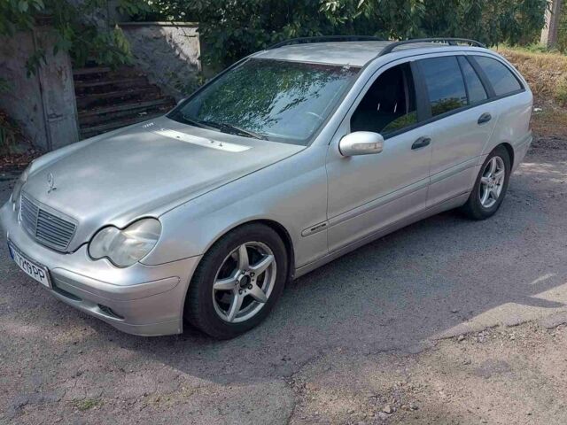 Серый Мерседес Ц-Класс, объемом двигателя 2.7 л и пробегом 349 тыс. км за 3650 $, фото 1 на Automoto.ua