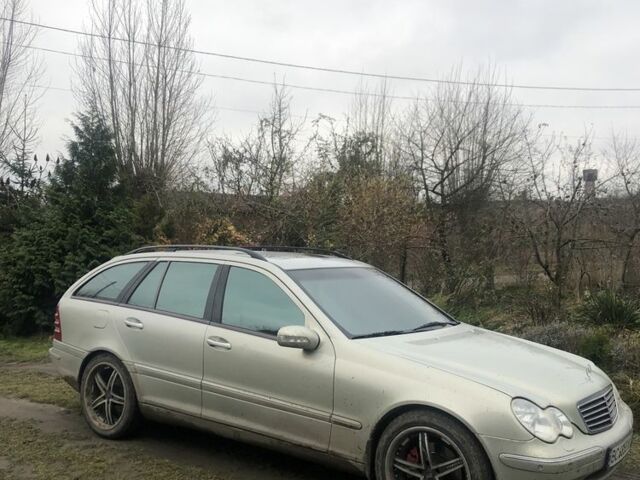 Серый Мерседес Ц-Класс, объемом двигателя 2.7 л и пробегом 320 тыс. км за 4250 $, фото 1 на Automoto.ua