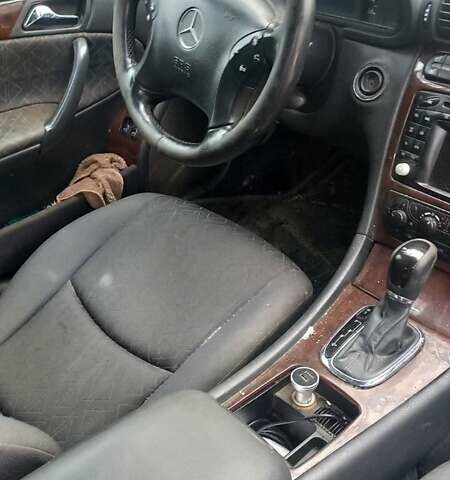 Серый Мерседес Ц-Класс, объемом двигателя 2.15 л и пробегом 350 тыс. км за 3900 $, фото 1 на Automoto.ua