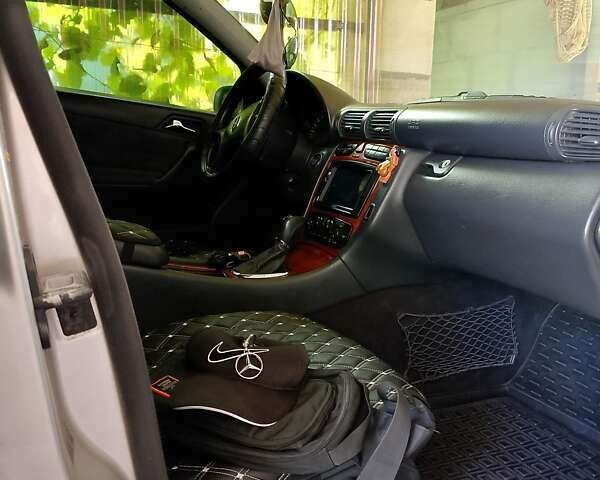 Серый Мерседес Ц-Класс, объемом двигателя 2.15 л и пробегом 425 тыс. км за 4999 $, фото 1 на Automoto.ua