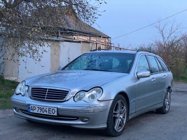 Серый Мерседес Ц-Класс, объемом двигателя 2.1 л и пробегом 250 тыс. км за 2650 $, фото 1 на Automoto.ua