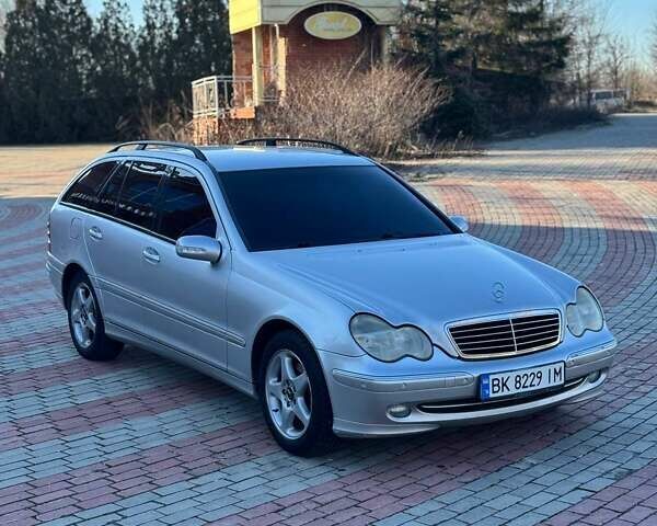 Сірий Мерседес Ц-Клас, об'ємом двигуна 1.8 л та пробігом 263 тис. км за 3850 $, фото 1 на Automoto.ua