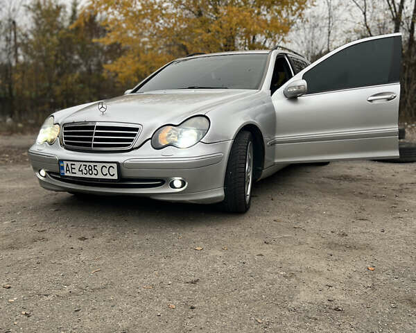 Сірий Мерседес Ц-Клас, об'ємом двигуна 2.69 л та пробігом 490 тис. км за 6900 $, фото 1 на Automoto.ua