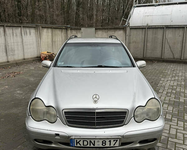 Серый Мерседес Ц-Класс, объемом двигателя 2.2 л и пробегом 260 тыс. км за 2500 $, фото 1 на Automoto.ua