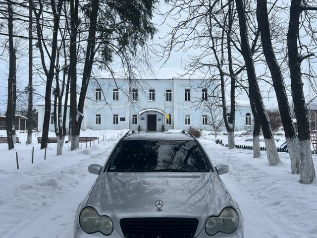 Серый Мерседес Ц-Класс, объемом двигателя 2.2 л и пробегом 335 тыс. км за 4200 $, фото 1 на Automoto.ua