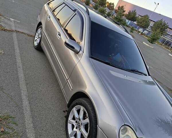 Сірий Мерседес Ц-Клас, об'ємом двигуна 2.2 л та пробігом 491 тис. км за 5900 $, фото 1 на Automoto.ua