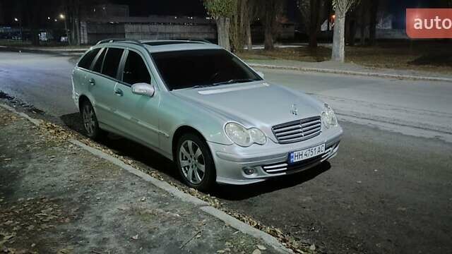 Сірий Мерседес Ц-Клас, об'ємом двигуна 2.15 л та пробігом 300 тис. км за 5200 $, фото 1 на Automoto.ua