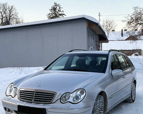 Сірий Мерседес Ц-Клас, об'ємом двигуна 2.2 л та пробігом 573 тис. км за 2500 $, фото 1 на Automoto.ua