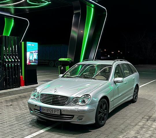 Серый Мерседес Ц-Класс, объемом двигателя 2.7 л и пробегом 300 тыс. км за 5200 $, фото 1 на Automoto.ua