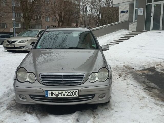 Серый Мерседес Ц-Класс, объемом двигателя 2.2 л и пробегом 440 тыс. км за 2450 $, фото 1 на Automoto.ua