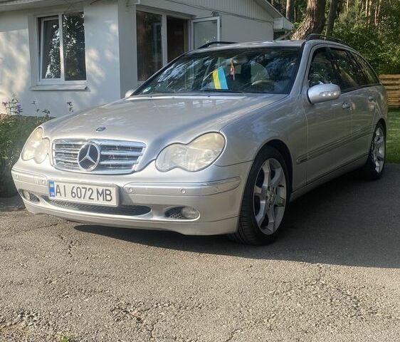 Серый Мерседес Ц-Класс, объемом двигателя 1.8 л и пробегом 360 тыс. км за 5500 $, фото 1 на Automoto.ua