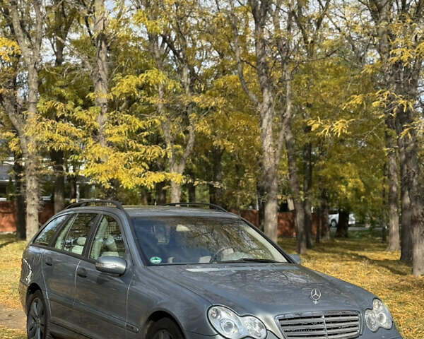 Сірий Мерседес Ц-Клас, об'ємом двигуна 2.15 л та пробігом 315 тис. км за 6100 $, фото 1 на Automoto.ua