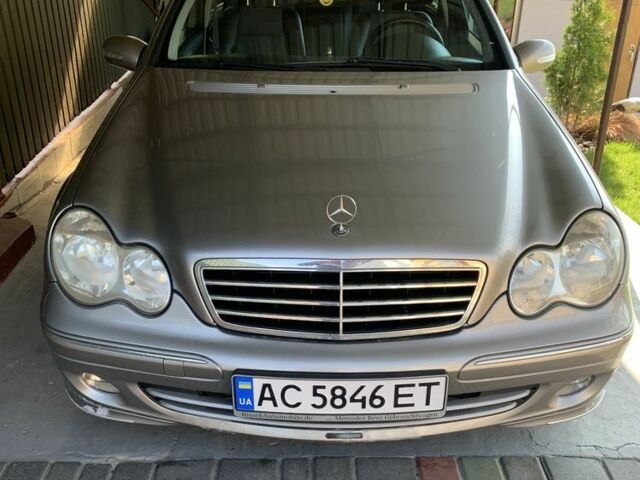 Серый Мерседес Ц-Класс, объемом двигателя 1.8 л и пробегом 258 тыс. км за 5800 $, фото 1 на Automoto.ua