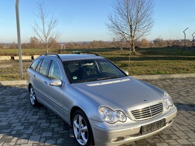 Серый Мерседес Ц-Класс, объемом двигателя 2.2 л и пробегом 300 тыс. км за 2600 $, фото 1 на Automoto.ua